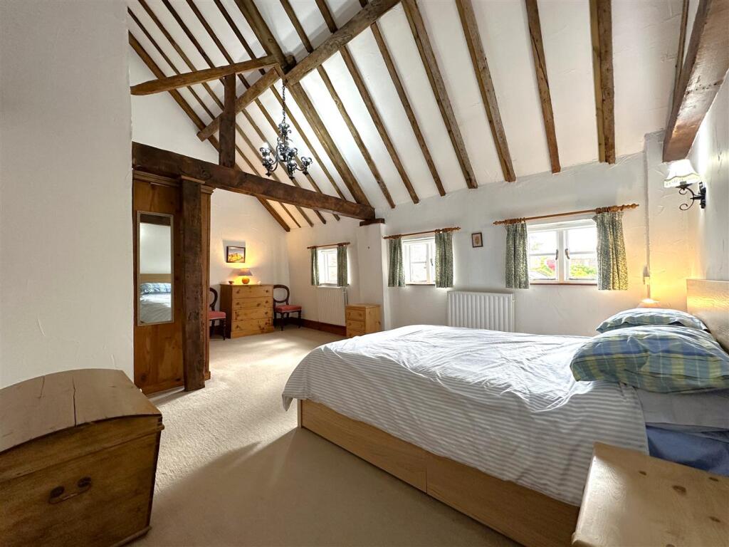 Master Bedroom With Vaulted Ceiling 753
