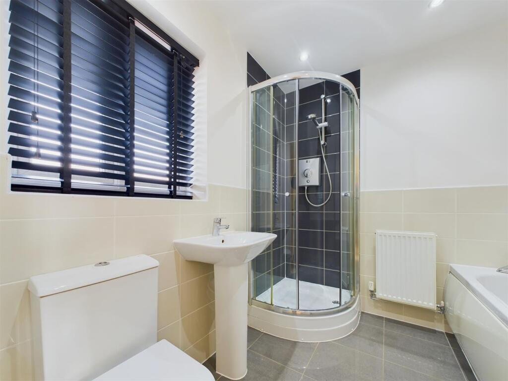 Four piece bathroom suite