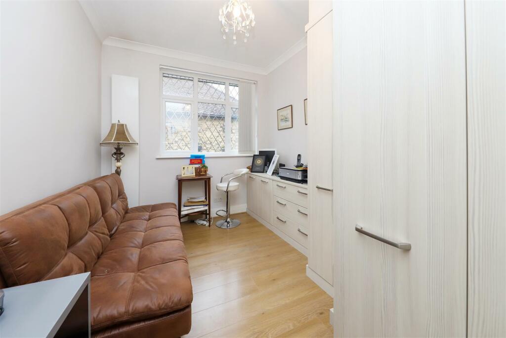 207 Eastcote Road (8) copy.jpg