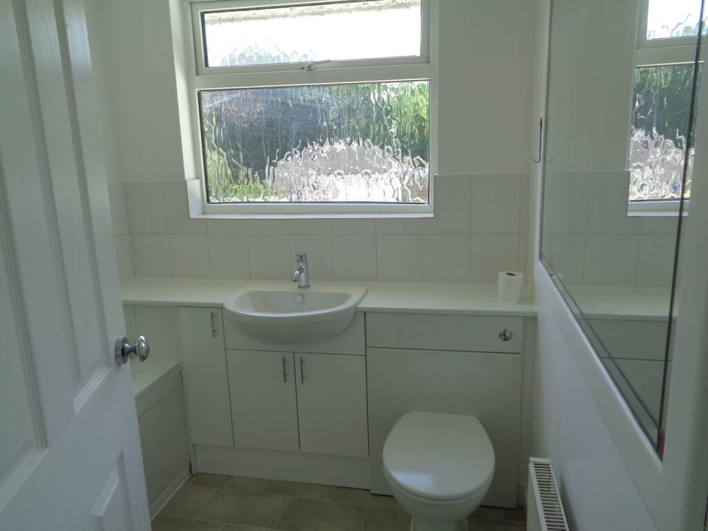 Appletrees 15 Bathro