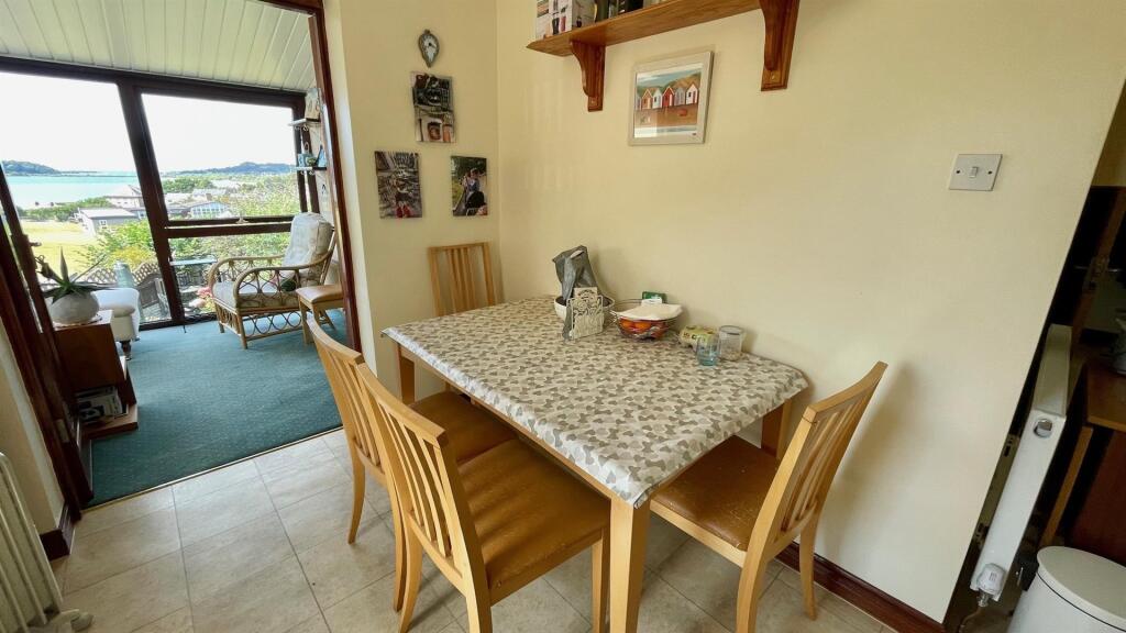 DOUBLE ASPECT DINING AREA