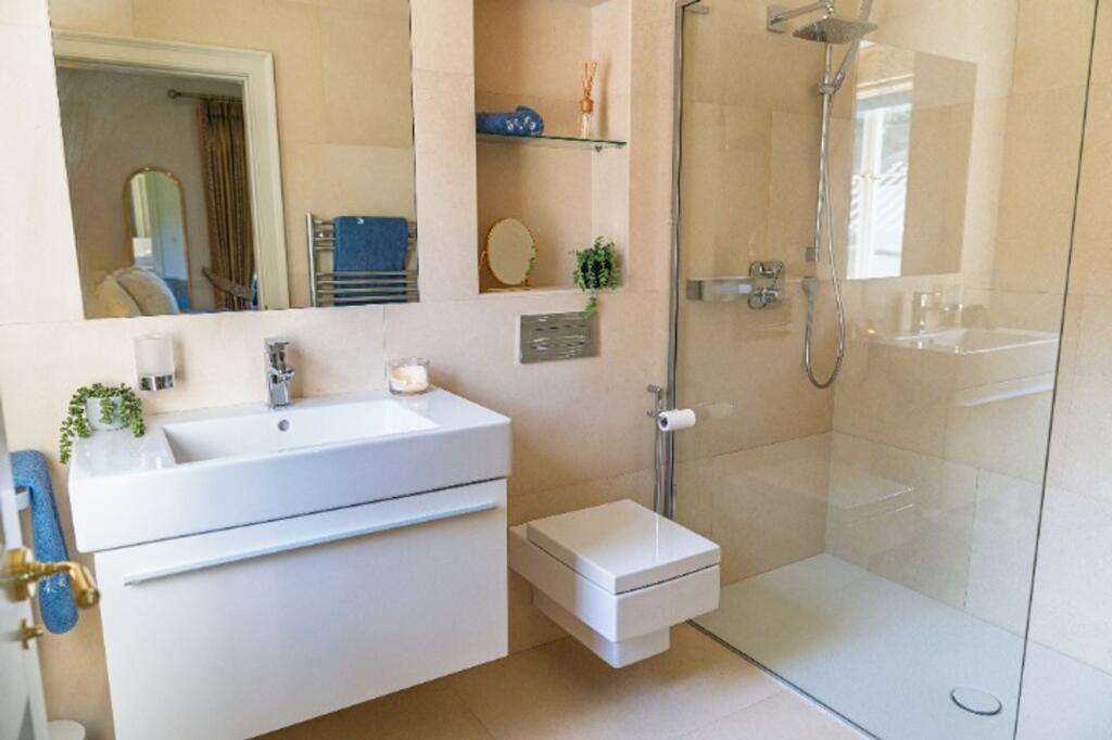 Bedroom 4 en-suite