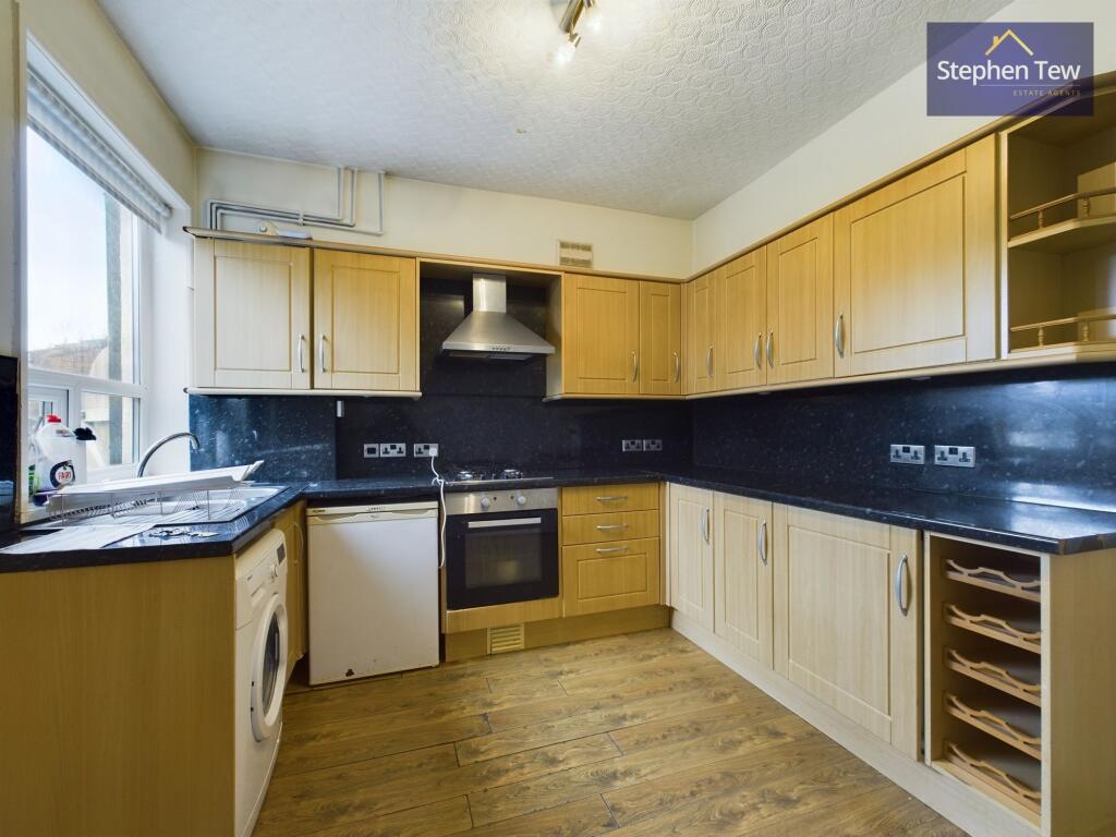 Kitchen/ Dining Room