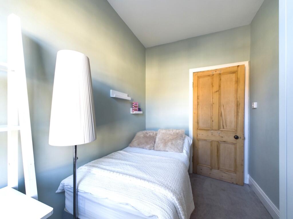 CAM02195G0-PR0059-STILL034