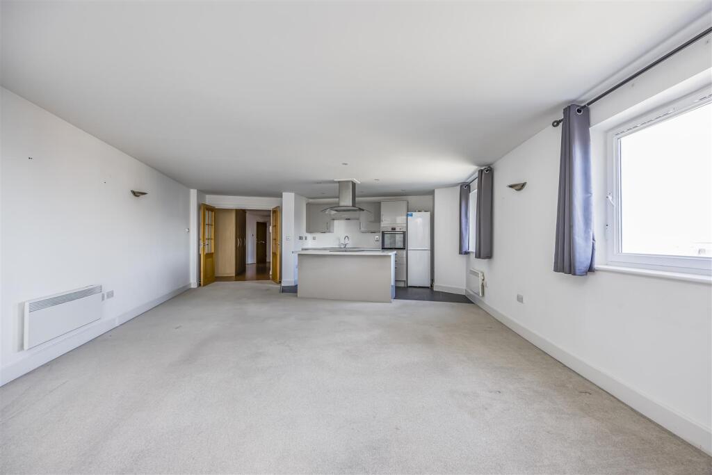 19 Centurion Court, Gunwharf Quays, Portsmouth-Por