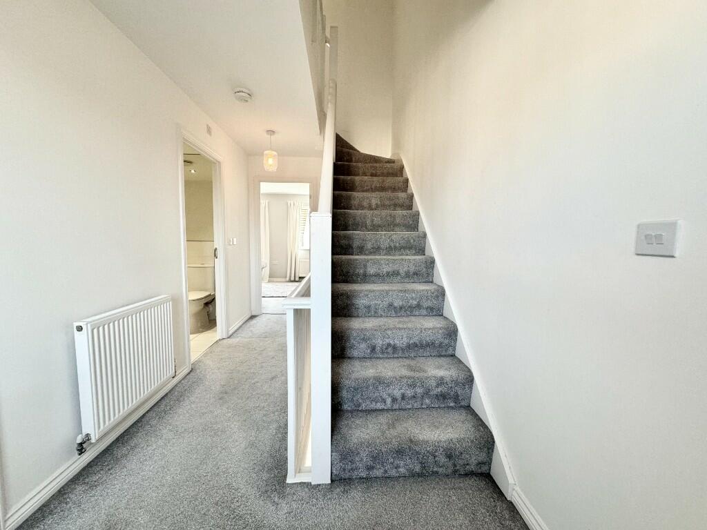 FIRST FLOOR LANDING