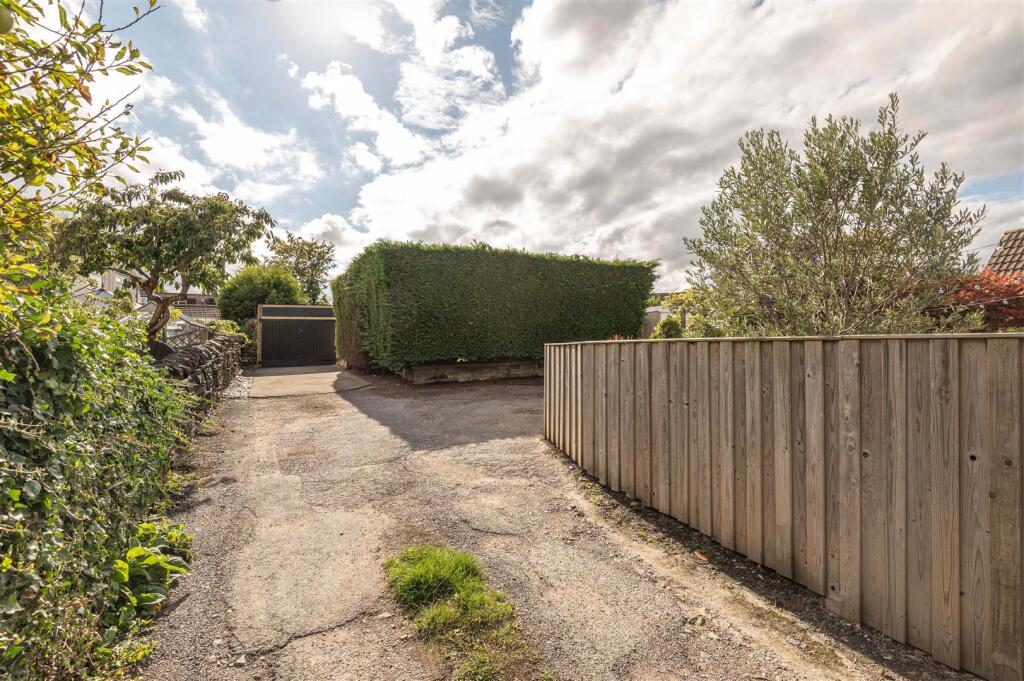 20 - 88 Smalewell Road LS28 8JH.jpg