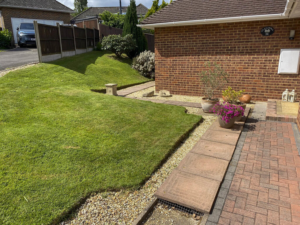 TNo14Garden-04 (0...