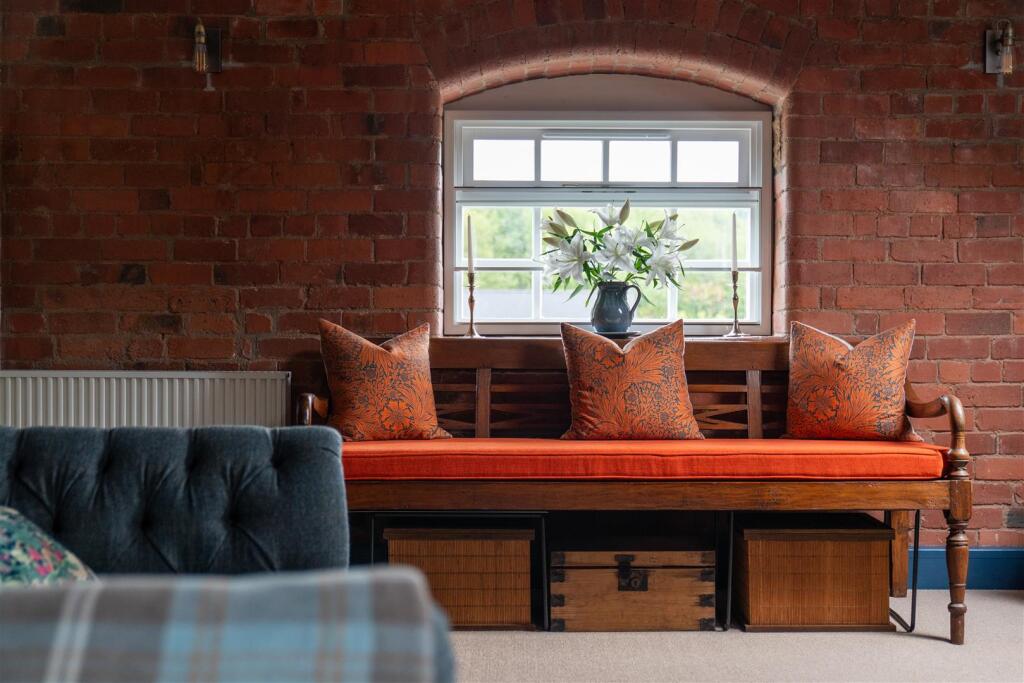 Living Room-9.jpg