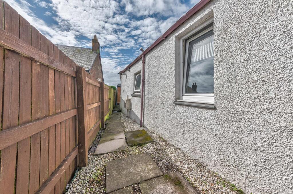 7 James Street Carnoustie-17.JPG