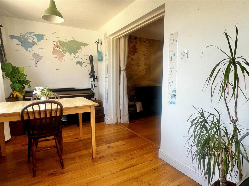 Dining Area.jpg