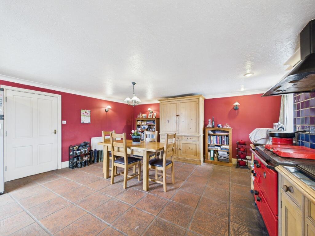 Kitchen/Dining Area