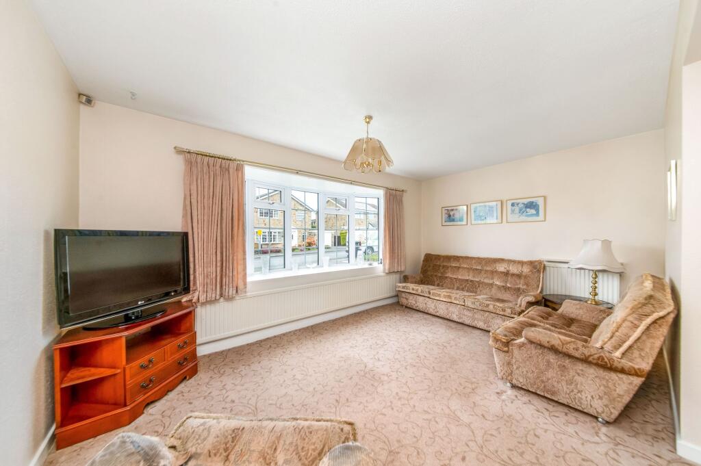 OPEN-PLAN LIVING DINING ROOM