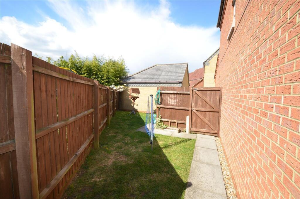 9 Mallard Close - Garden.jpg
