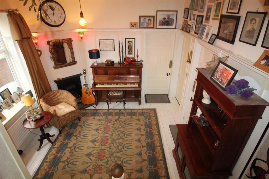 Park Road 74, Entrance Hall 2.JPG