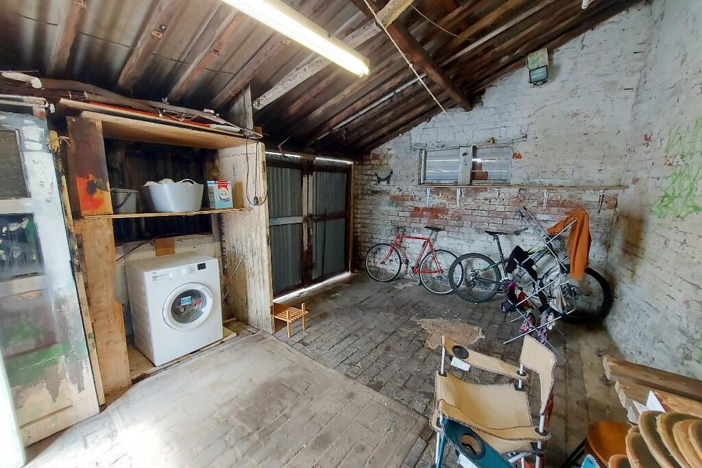 17' Garage/ Workshop