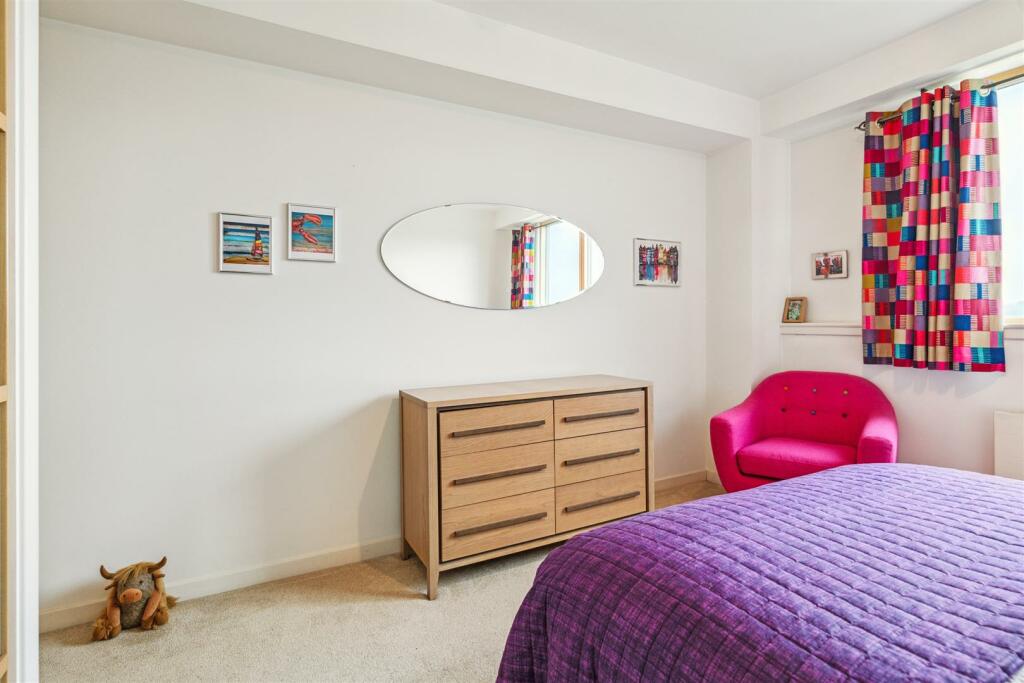 YATES HELLIER - 5 1 305 Glasgow Harbour Terraces (