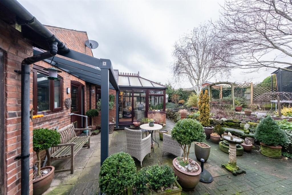 7 Hallowsgate Court-022.jpg