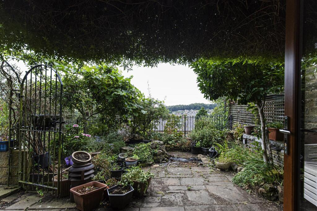 Bramleys Estate Agents - Height Green - Sowerby Br