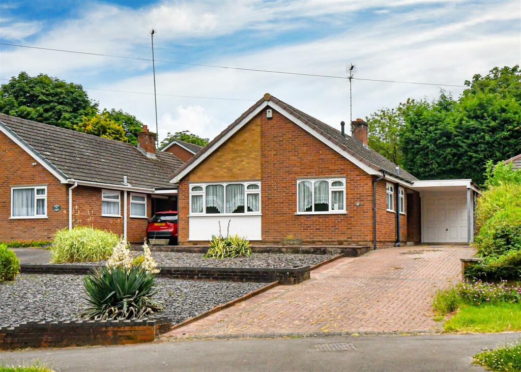 6 Common Road-front.jpg