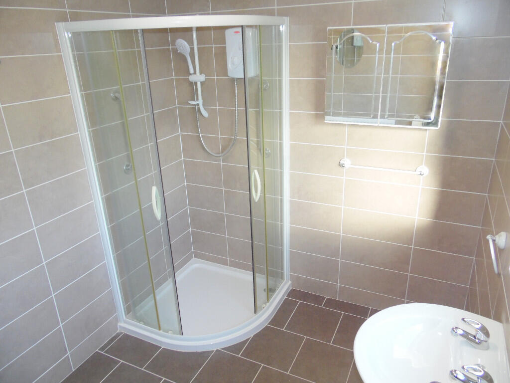 SHOWER ROOM
