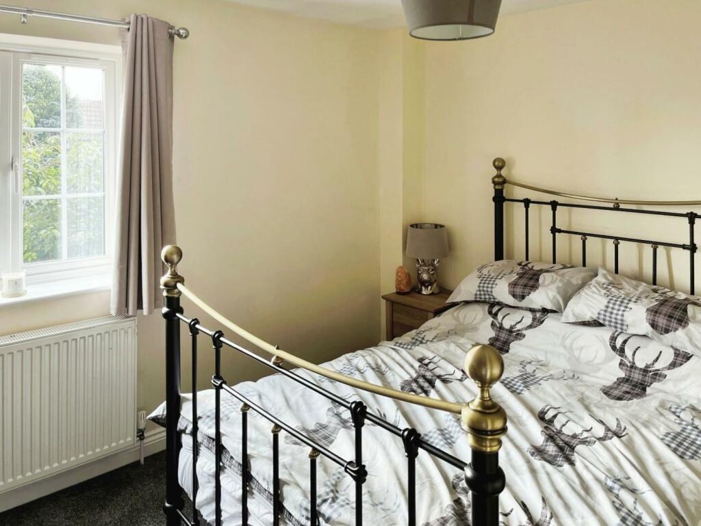 d6b33b3a-bedroom 201.jpg