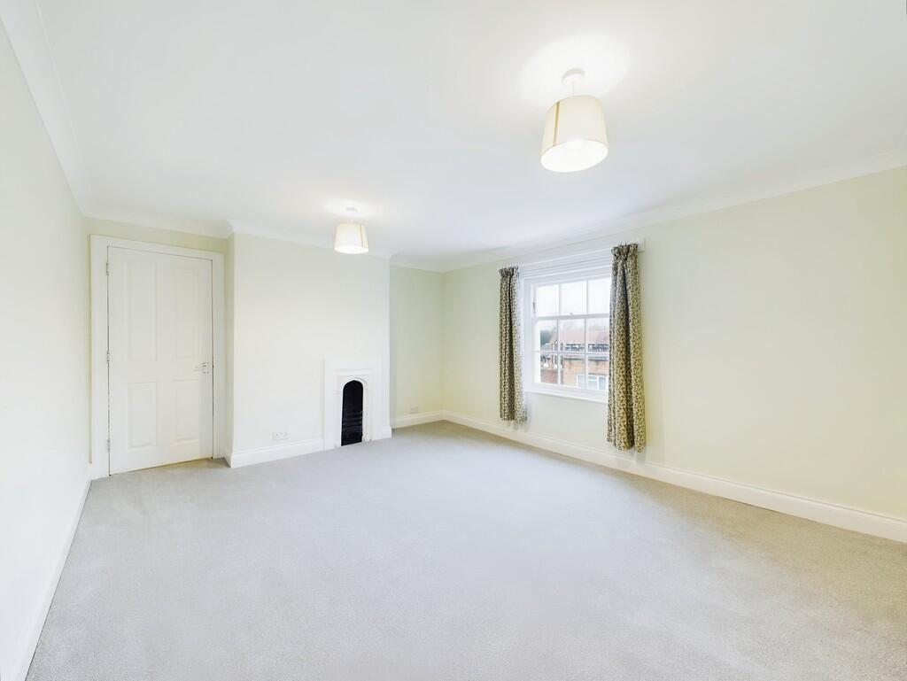 71488812-CAM04018...