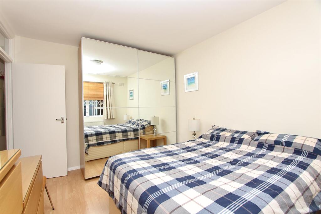 Hayhurst Court, N1