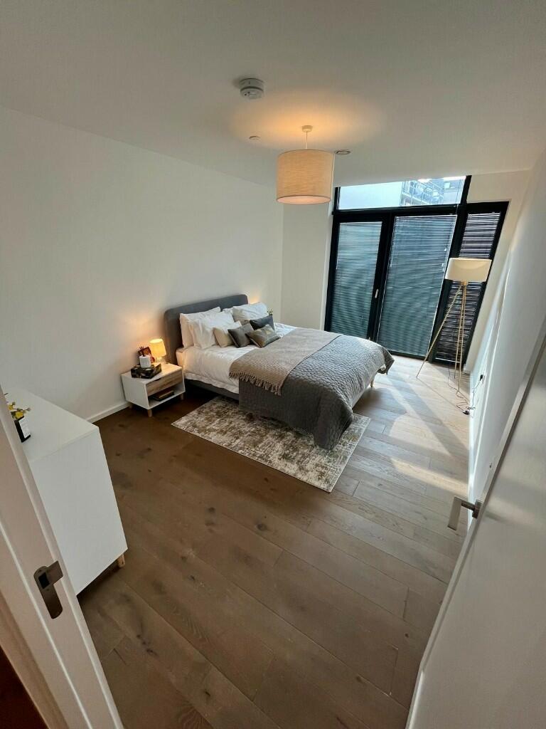 Apartment 52