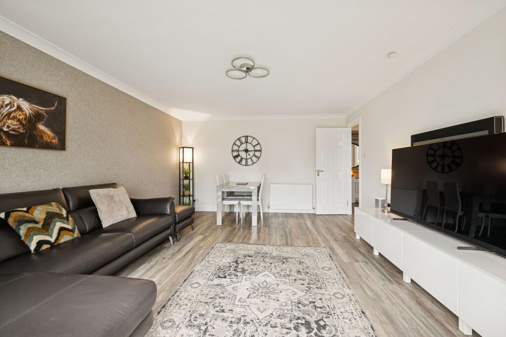 Lounge / Dining Area