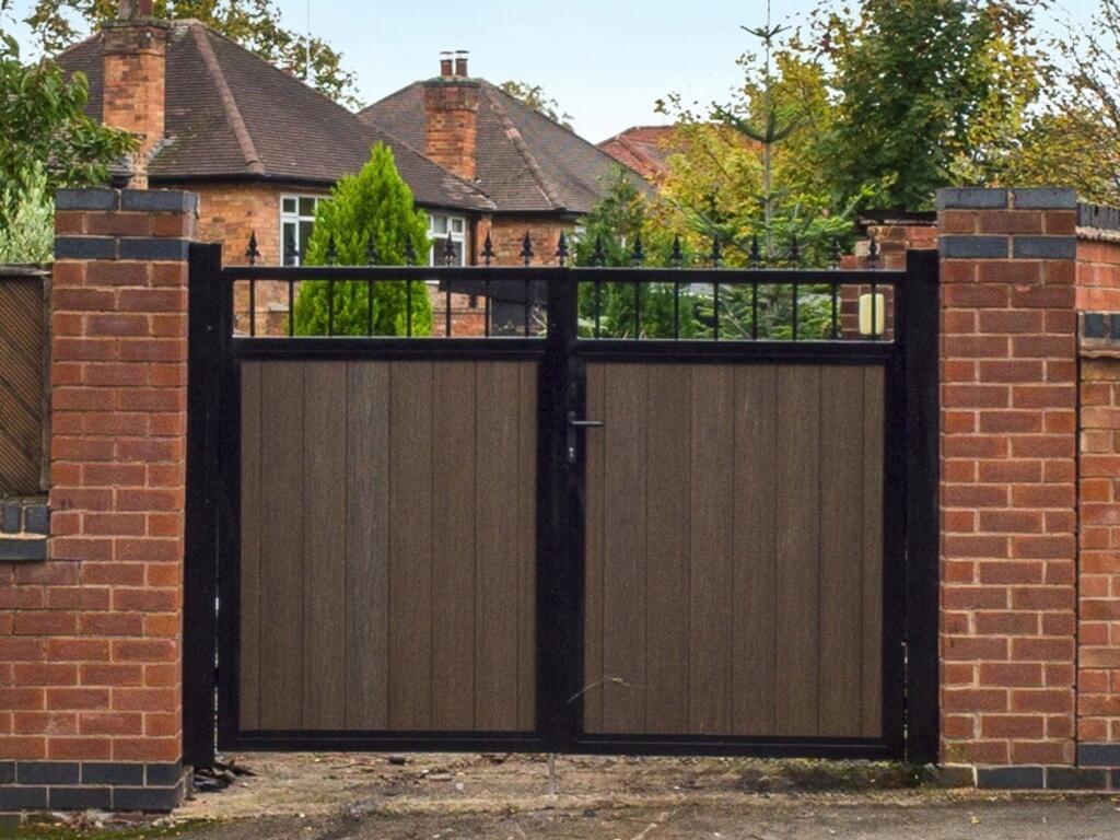 Gated Side Driveway with Garage