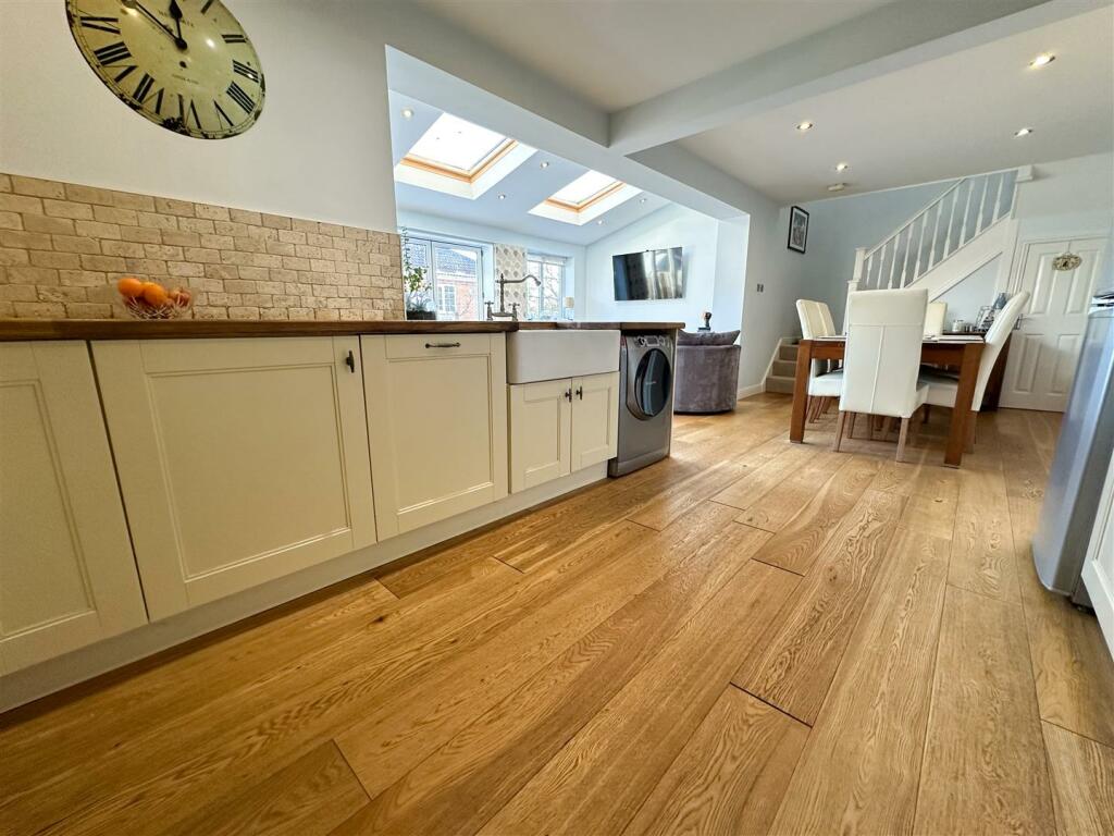 OPEN PLAN FAMILY ROOM