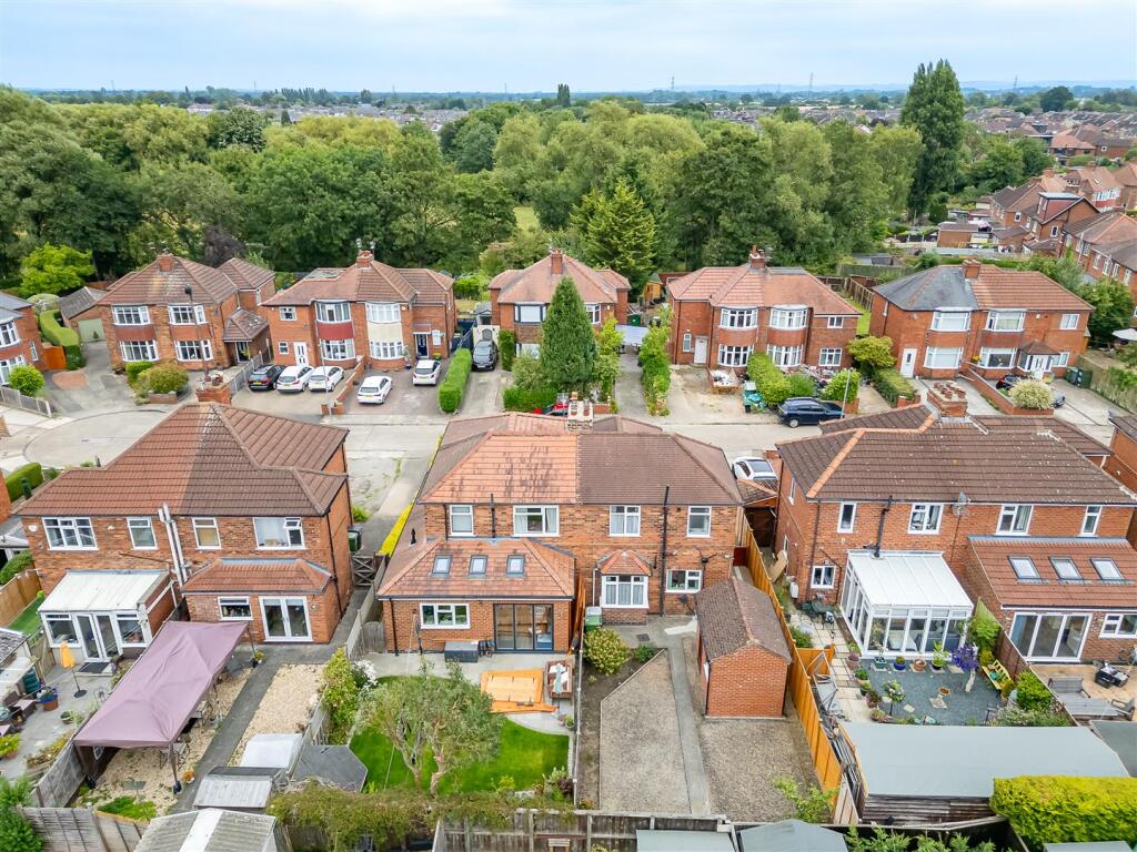 5 Thirlmere Dr-17.jpg