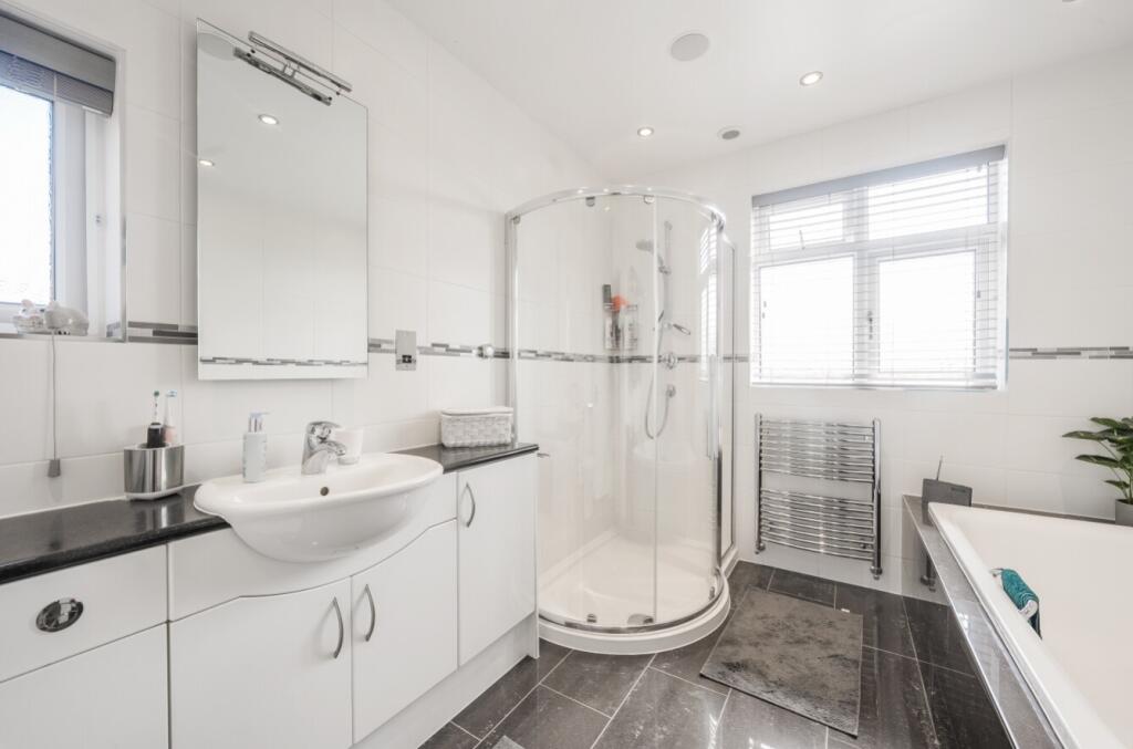 1304662-3-684b3dcbb7d4e