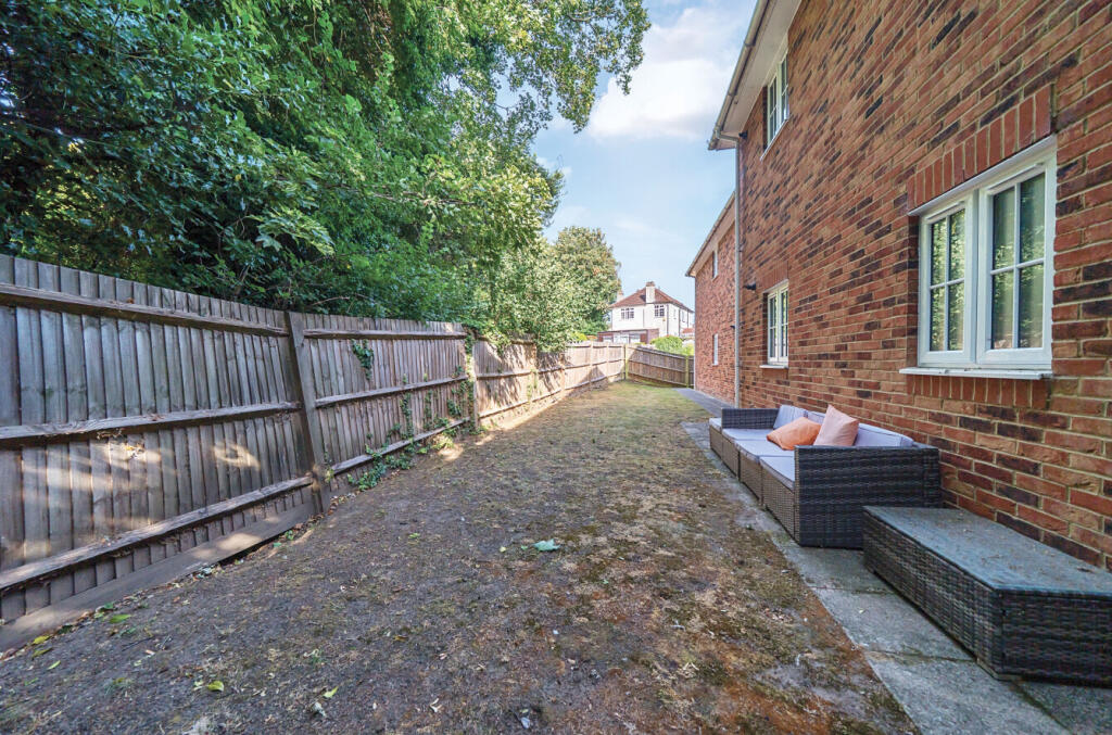 1316104-5-685d99c...