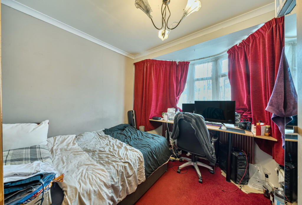 1381742-7-691db24...