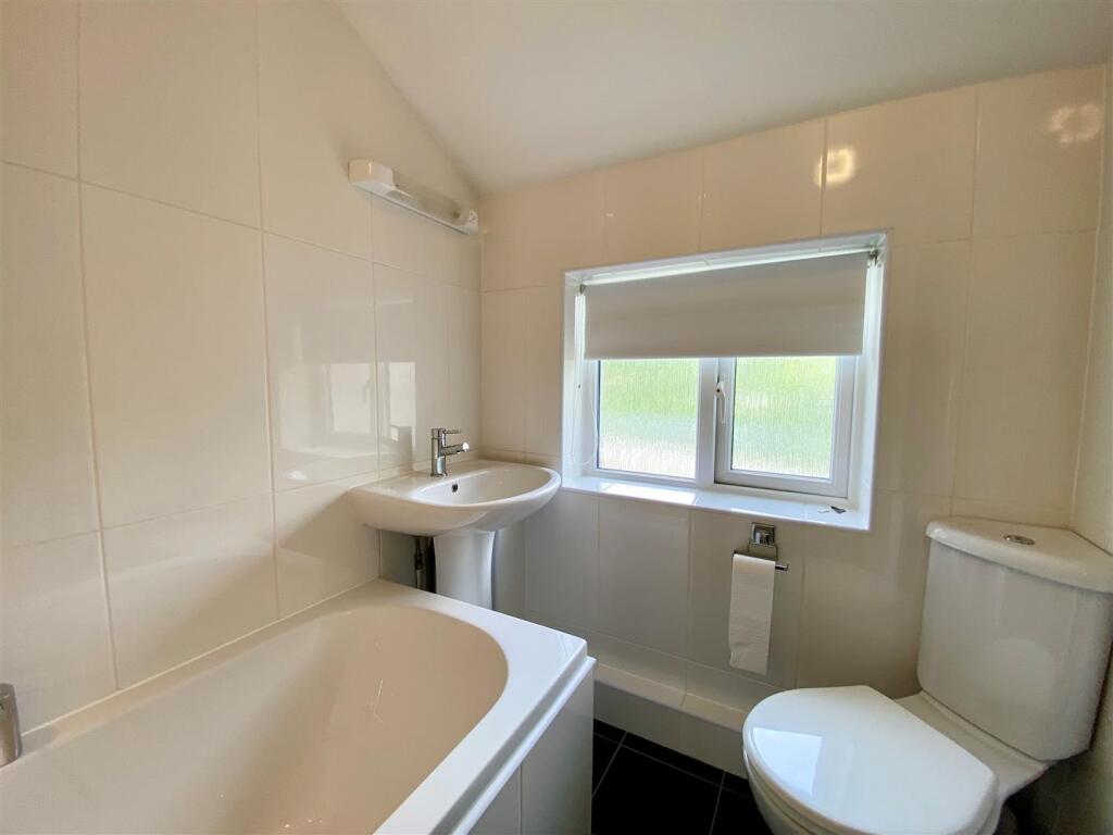 tyne bathroom.jpg