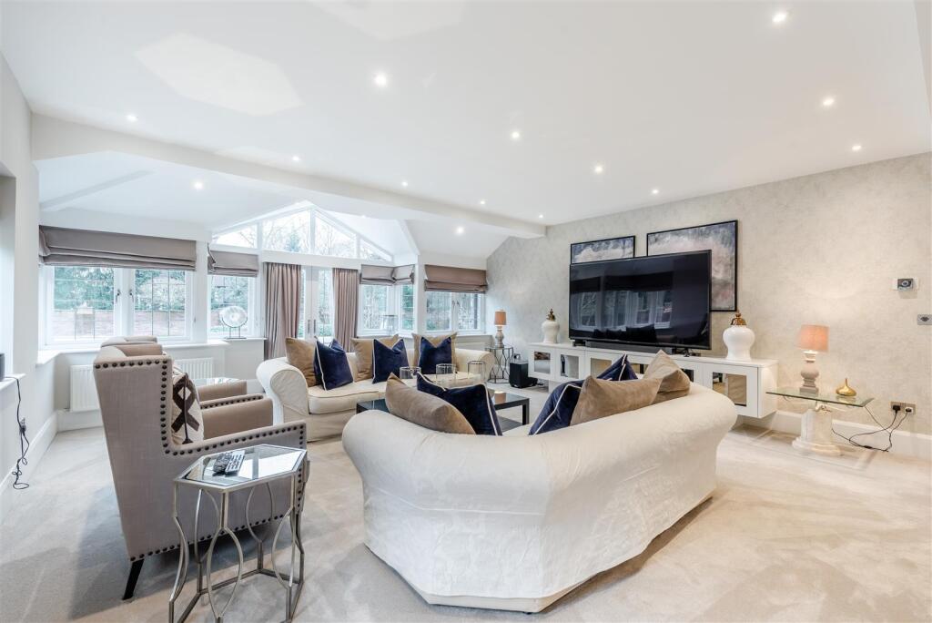 8538054-interior10.jpg