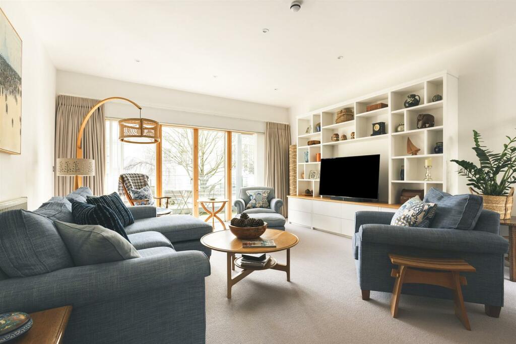 64846_21 Vittoria Walk Cheltenham- (8)_low.jpg