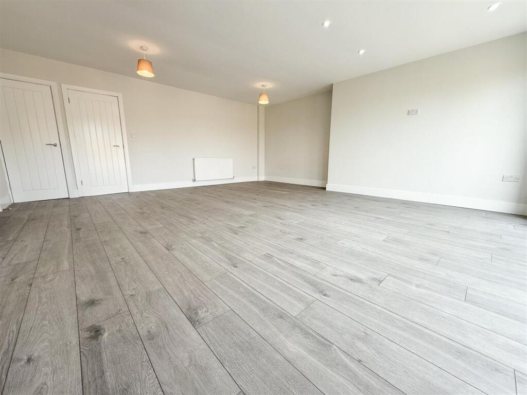 OPEN PLAN BREAKFAST KITCHEN FAMILY ROOM