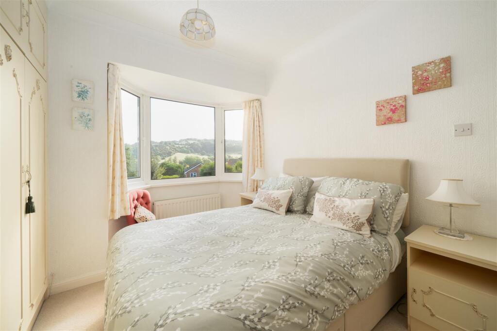 Bedroom2-2.jpg