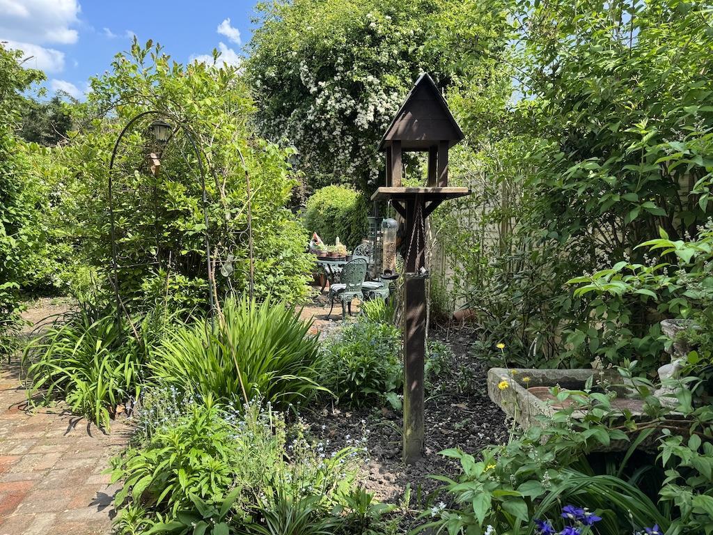 19 - Bird Table (1).jpg