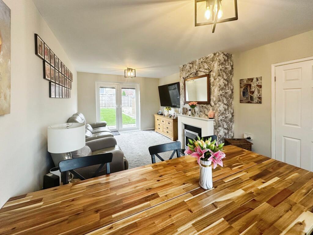 Lounge/Dining Room