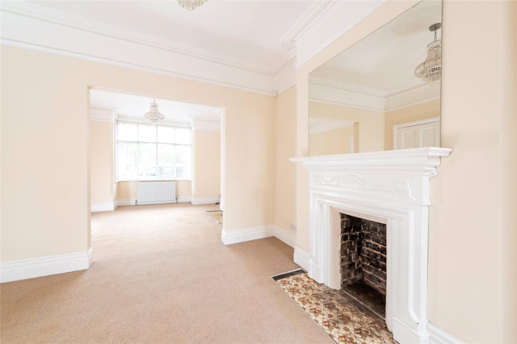 Sitting/Dining Room
