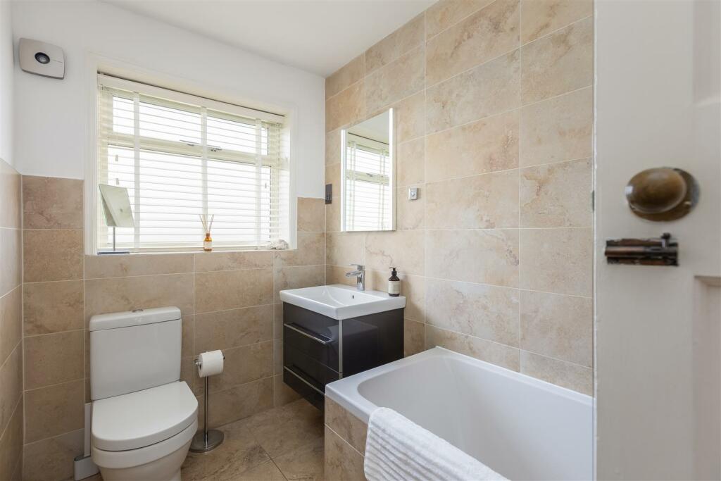 Ettington House Bathroom-1.jpg