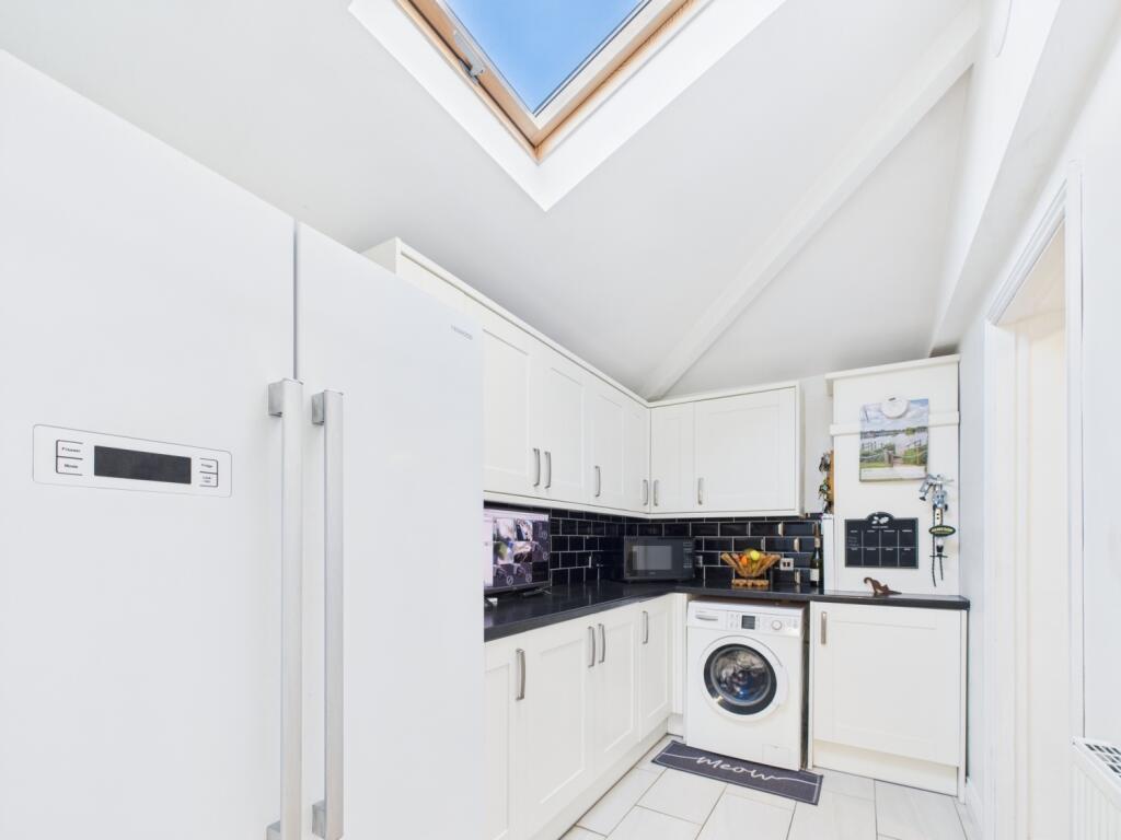 CAM02386G0-PR0123-STILL028