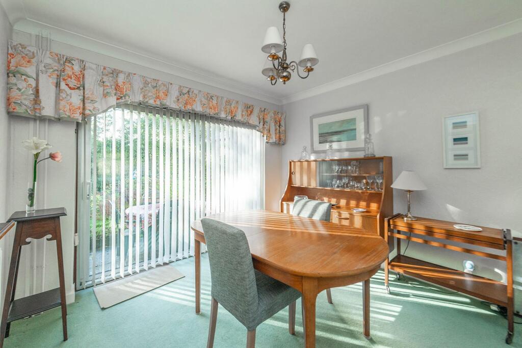 KITCHEN, DINER AND LOUNGE