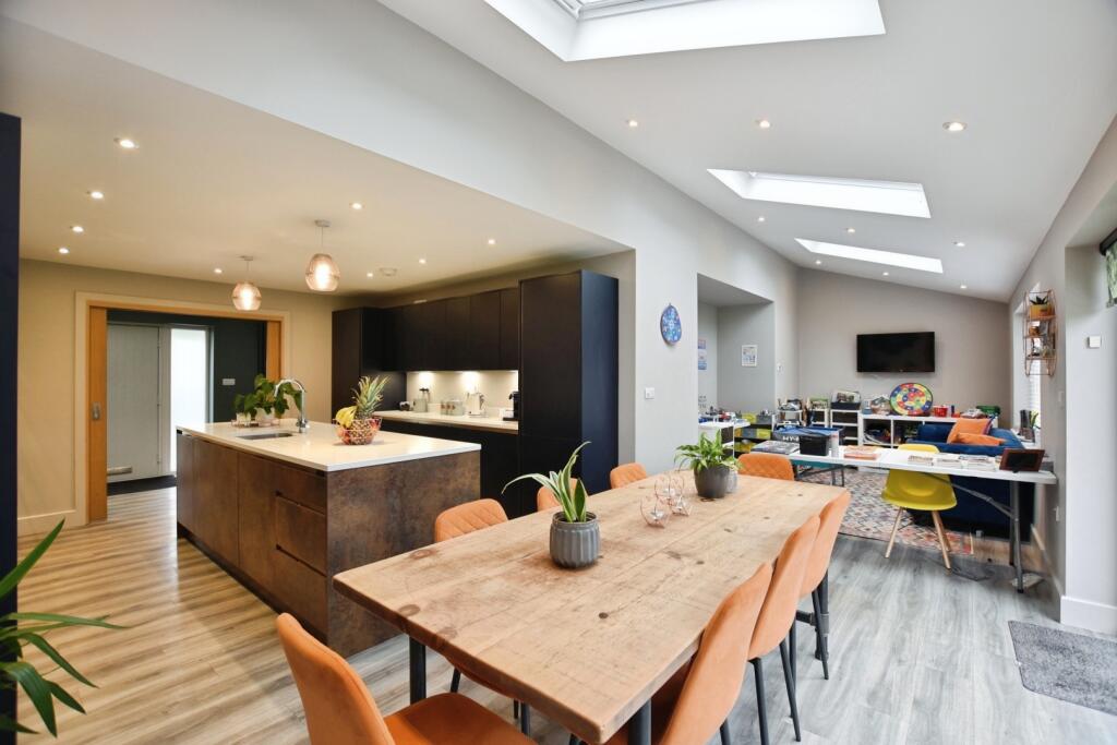 Kitchen Dining Area