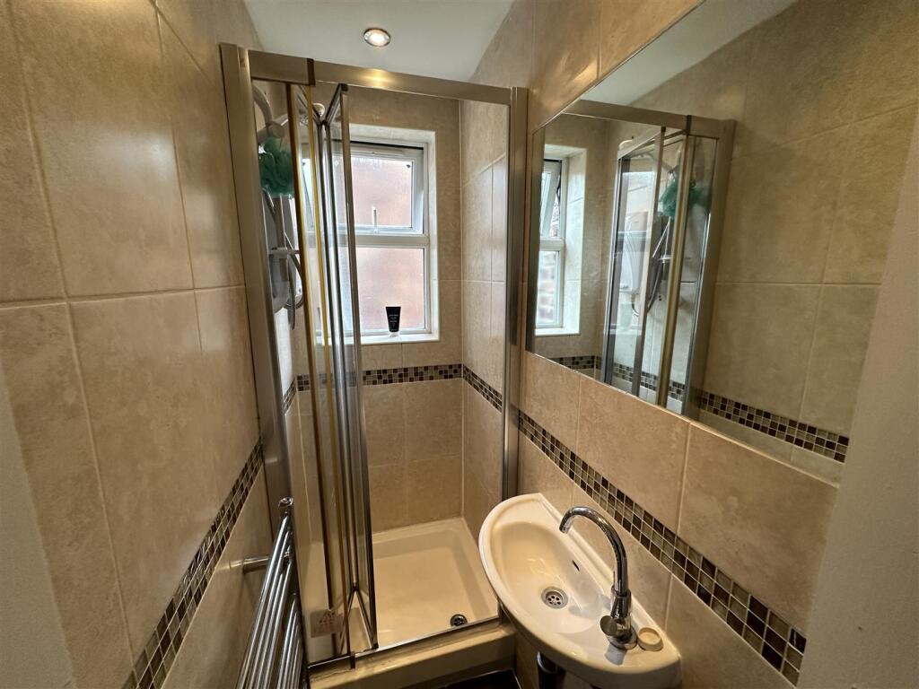 13ds.shower2.JPG