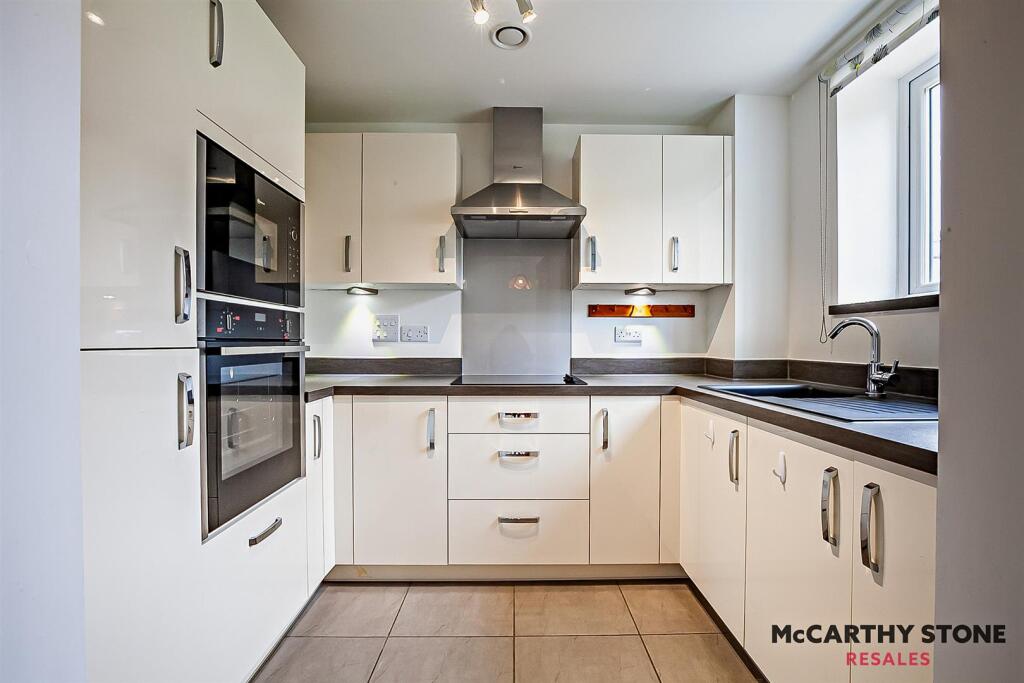 8594659-interior06-800.JPG